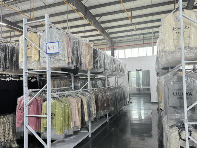 天門服裝創奇跡 五十家企業與四百名主播聯袂，首日帶貨六十萬件激揚二千萬巨潮